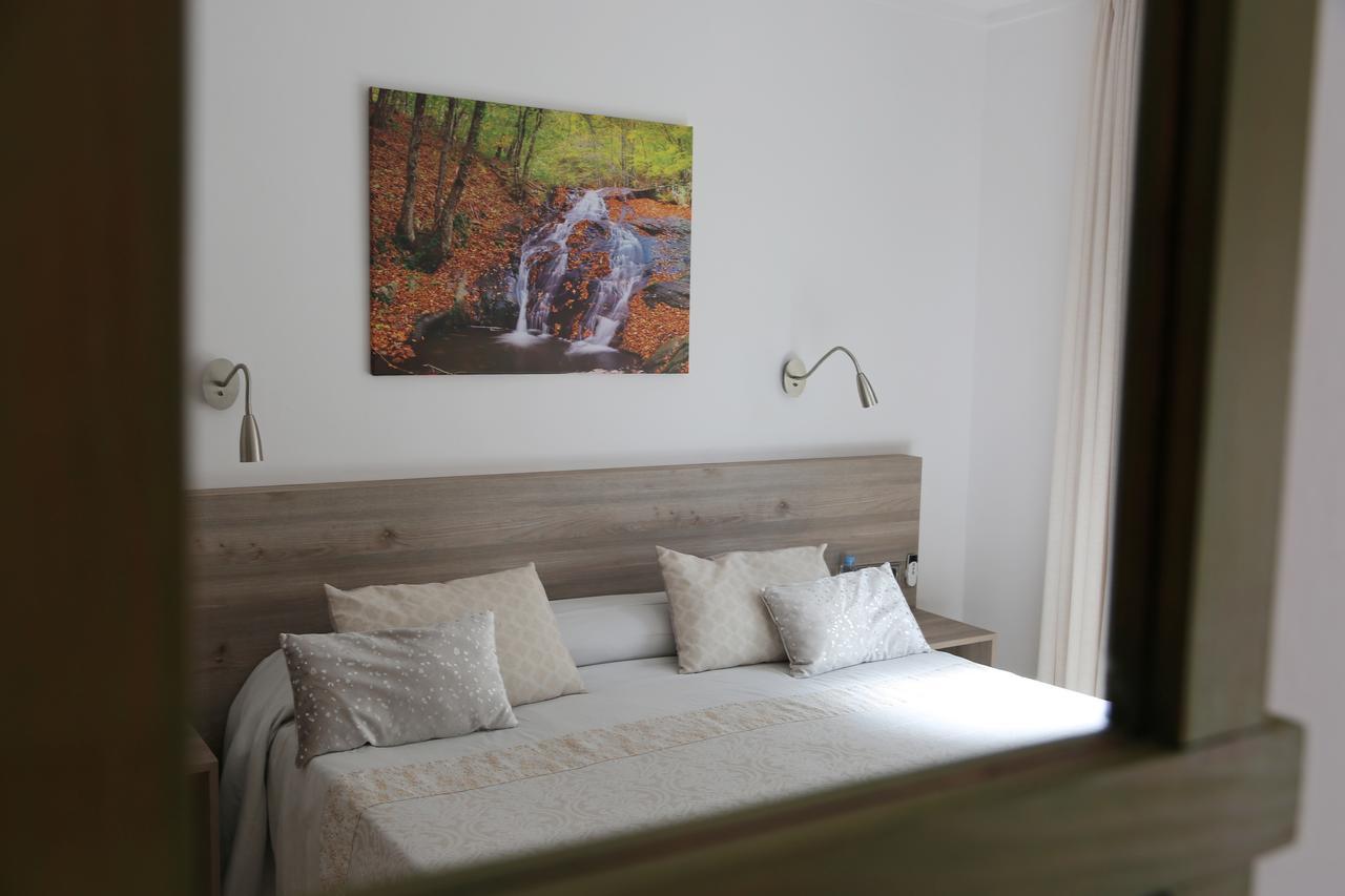 Hostal Torras Sant Hilari Sacalm Dış mekan fotoğraf